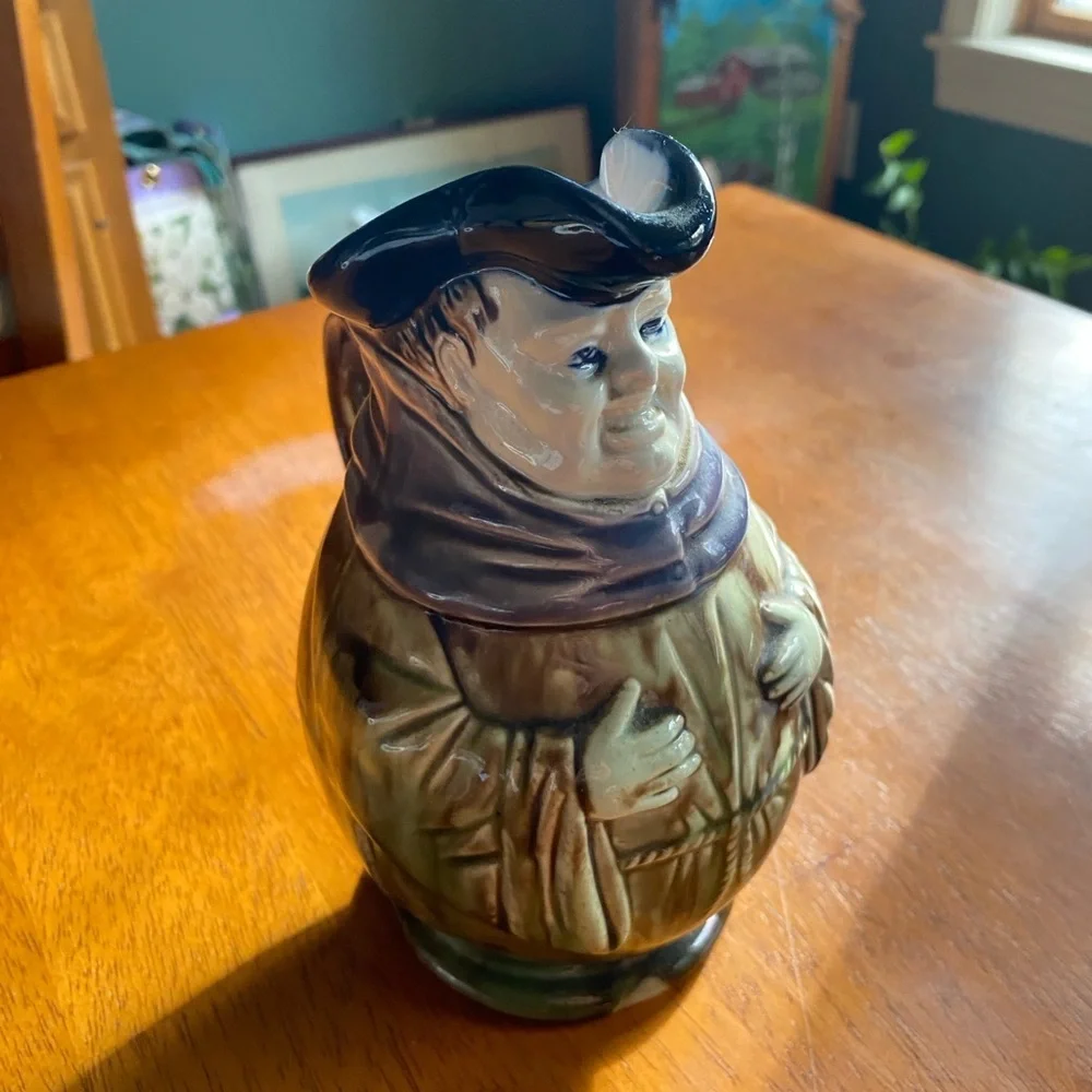 Majolica detailed ceramic